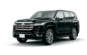 Черный внедорожник Toyota Land Cruiser ZX 2021 года на белом фоне 