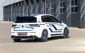 Автомобиль Volkswagen Golf GTE Skylight 2021  года вид сзади