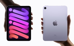 Новый стильный  iPad Mini 2021 года в руке