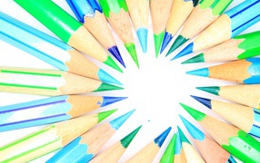 Острые карандаши для рисования на белом фоне