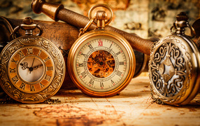 Старинные золотые карманные часы 