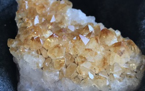 Кристаллы аметиста крупным планом