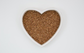 Большое белое сердце с гречневой крупой  