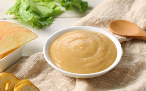 Яблочное пюре с кусочками яблока и банана 