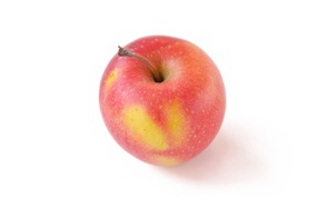 Большое красное яблоко на белом фоне 
