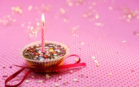 Пирожное с одной свечкой