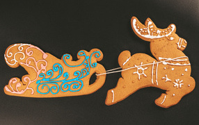 Рождественское печенье на черном столе