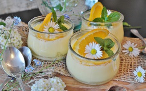 Крем в баночках с лимоном и ромашками