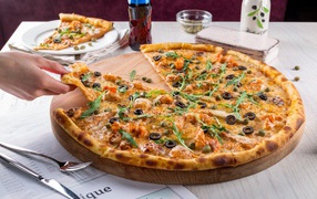 Пицца с оливками с тонкой корочкой 