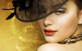 Красивая стильная женщина в черной шляпе 