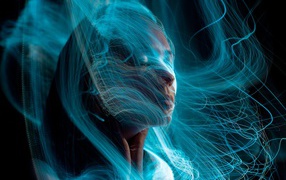 Магическая девушка с паутиной на лице 