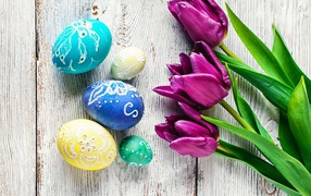 Beautiful painted eggs with tulips for Easter