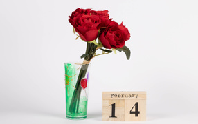 Букет цветов в вазе на 14 февраля день влюбленных 