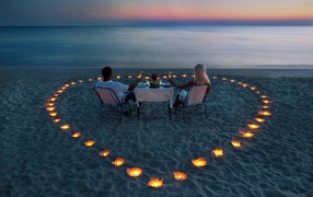 Романтический ужин на берегу моря