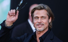 Actor Brad Pitt with glasses in hand