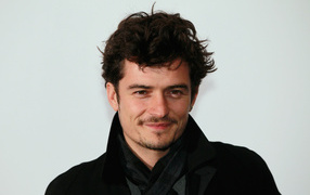 Кареглазый мужчина, актер Орландо Блум