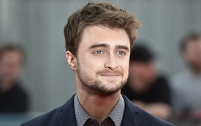 Красивый голубоглазый мужчина, актер Дэниел Рэдклифф