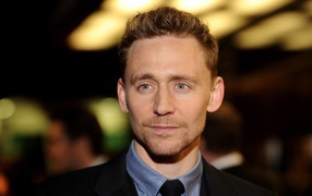 Красивый мужчина, актер Том Хиддлстон