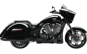 Черный электрический мотоцикл Brutus V9, 2021 на белом фоне
