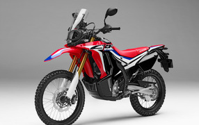 Спортивный мотоцикл Honda crf250l Rally на сером фоне