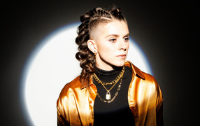 Солистка рок группы PVRIS