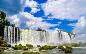 Красивый вид на водопад Игуасу