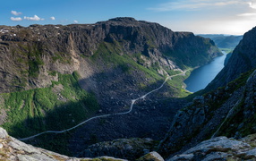 Величественные горы под голубым небом, Лофотенские острова. Норвегия