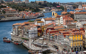 Дома на берегу реки, Португалия