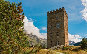Высокая башня под голубым небом, Швейцария
