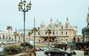 Красивое здание казино в городе Монте-Карло, Монако