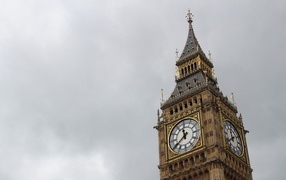 Башня Биг Бен на фоне неба, Лондон