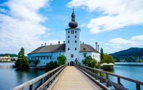 Храм на берегу озера, Австрия