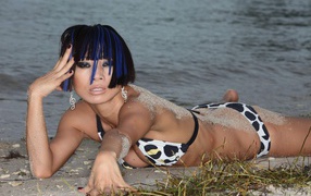 Актриса Бай Лин на пляже