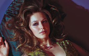 Актриса Мелисса Бенойст с распущенными волосами