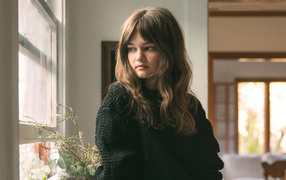 Американская актриса Сиэра Браво в черном свитере