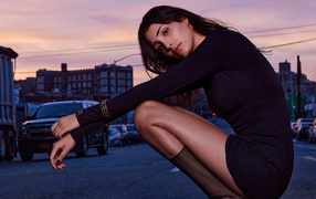 Американская актриса Цион Морено в черном платье