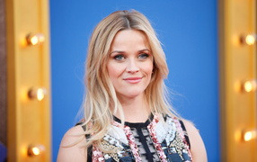 Красивая блондинка актриса Риз Уизерспун