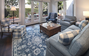 Красивая мебель в гостиной комнате в доме