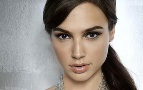 Лицо актрисы Галь Гадот крупным планом