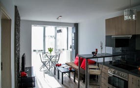 Новая современная кухня с балконом