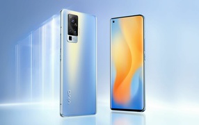 Новый стильный смартфон Vivo X60 на голубом фоне