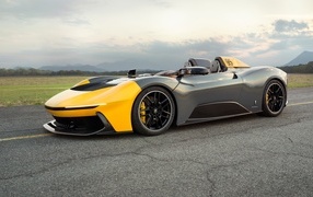 Гоночный автомобиль Pininfarina B95 Prototipo 2023 года на трассе