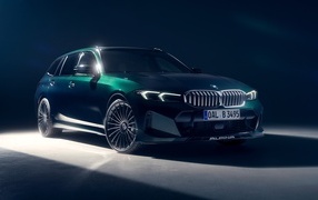 Зеленый автомобиль Alpina B3 Touring