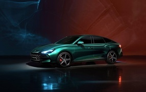 Большой зеленый автомобиль MG 7 Trophy