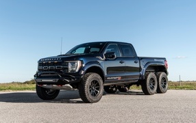 Черный джип Hennessey VelociRaptoR 6x6 2024 года