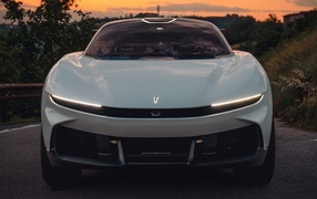 Вид спереди на автомобиль Pininfarina PURA Vision