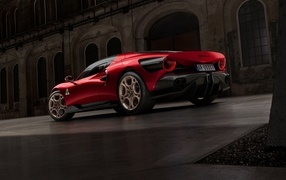 Спорткар Alfa Romeo 33 Stradale 2024 года вид сзади