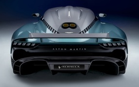 Спорткар Aston Martin Valhalla 2023 года вид сзади