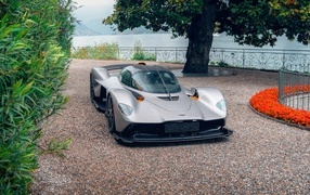 Быстрый автомобиль Aston Martin Valkyrie