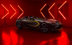 Спортивный Aston Martin V12 Speedster на красном фоне